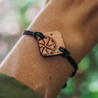 Braccialetto di legno da viaggio