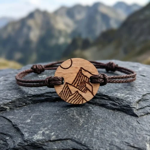 Pic Swiss wooden bracelet, with a mountain design