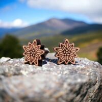 Orecchini a bottone in legno Edelweiss