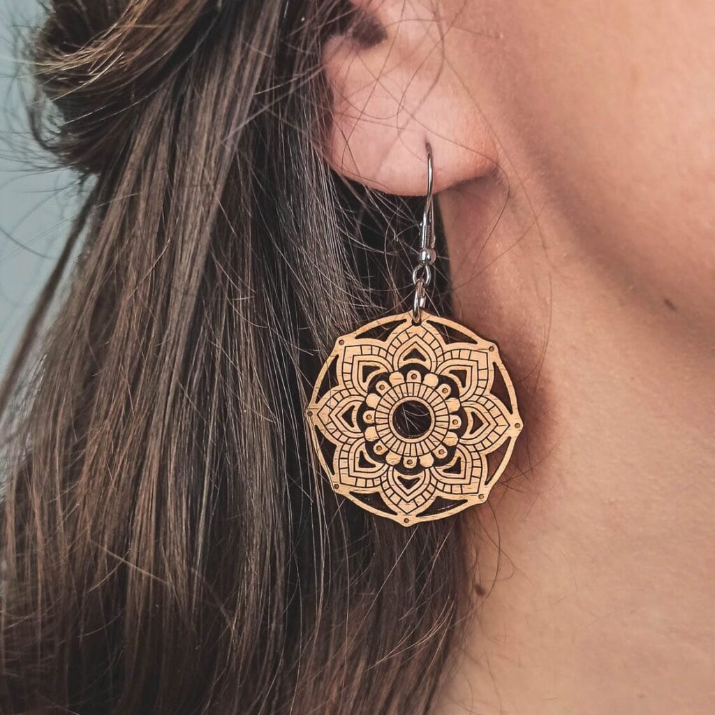 Elaïa Swiss wooden earrings with mandala pattern