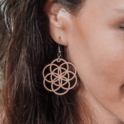 Fiora wooden earrings inspired by the flower of life