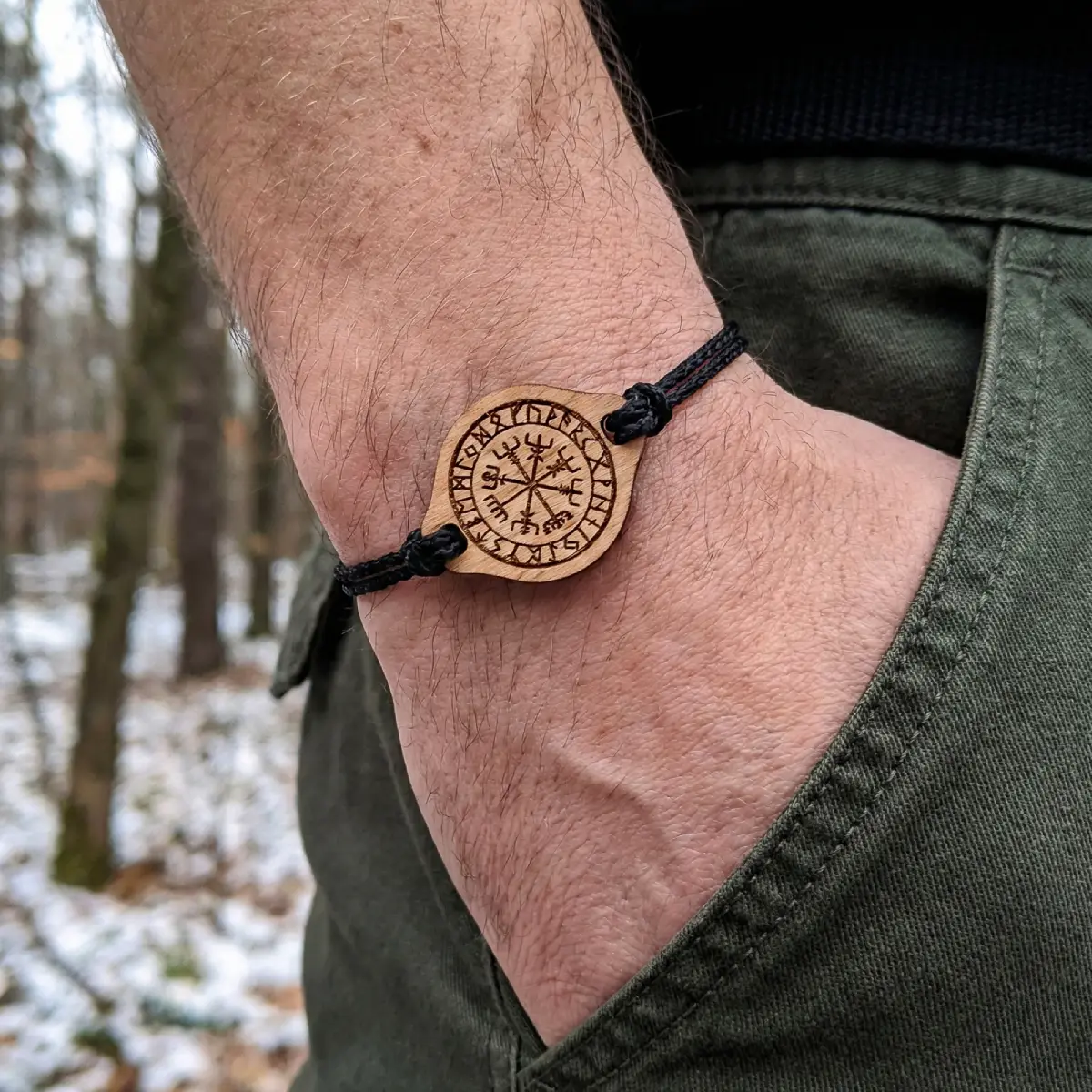 Bracelet en bois Viking Vegvisir