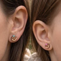 clous-oreilles-bois-indyana-couleur-mere-fille Clous d'oreilles en bois Indyana (Série colorée)