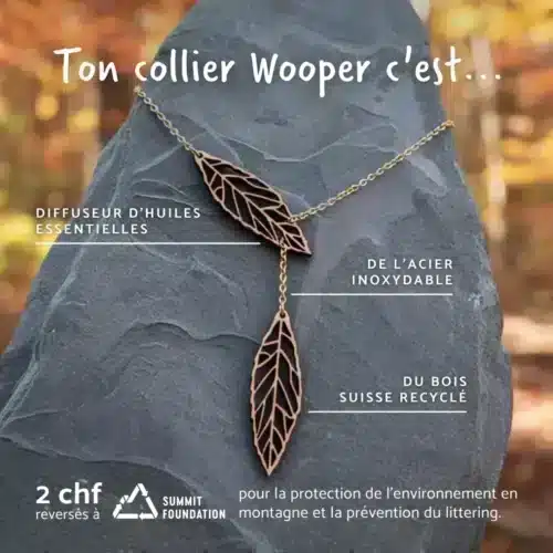 Collier en bois Ekinox avec pendentif feuille en bois suisse, présenté avec texte marketing soulignant l'utilisation d'acier inoxydable, d'huiles essentielles et de bois recyclé de Suisse