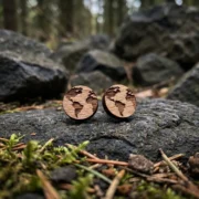 Clous-oreilles-en-bois-home Clous d'oreilles Home en bois suisse au design de Terre