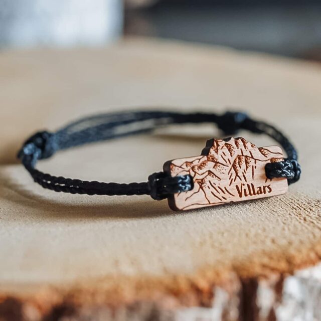 Personalized wooden bracelet for the municipality of Villars