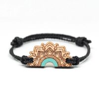 Bracelet en bois vert inspiré des mandalas