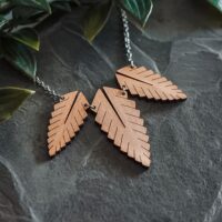 Foglia-Halskette aus Holz mit Silberkette