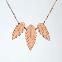 Foglia-Halskette aus Holz mit Goldkette