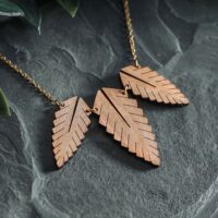 Foglia-Halskette aus Holz mit Goldkette