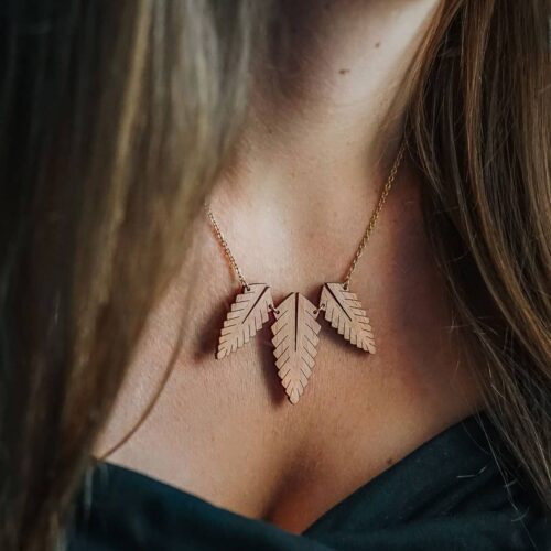 Collier en bois Foglia avec chainette dorée