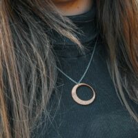Collier en bois lune et mandala