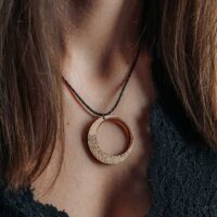 Collier en bois lune et mandala
