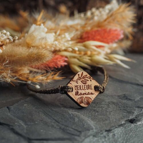 Wooden-bracelet-mothers-day-square-2 Square customizable Mother's Day special wooden bracelet