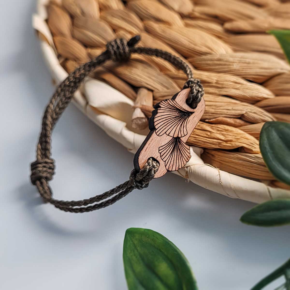 Wooden bracelet with Ginkgo leaves design