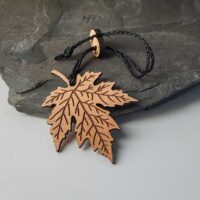 Leaf-shaped essential oil diffuser
