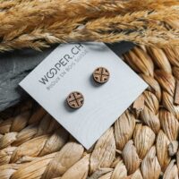 clous-oreilles-en-bois-kryss-2 Clous d'oreilles en bois Kryss au design géométrique