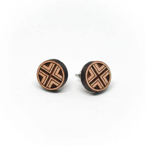 Kryss wooden stud earrings with geometric design