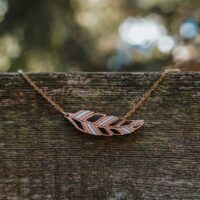 Piuma white feather wood necklace