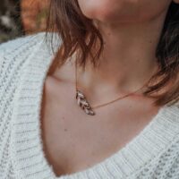 Piuma white feather wood necklace