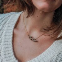 Piuma green feather wood necklace