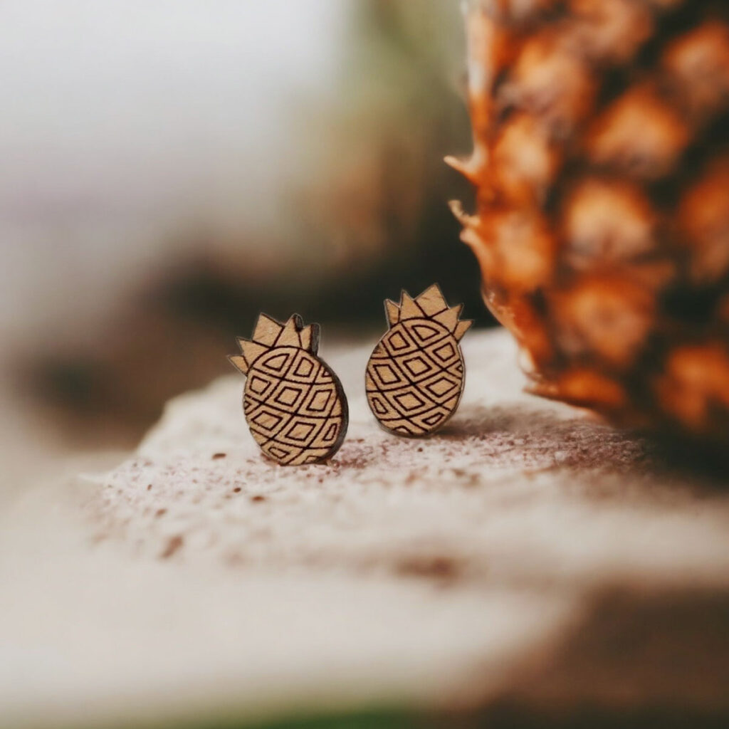 Novità per il 2020 Orecchini a bottone in legno a forma di ananas