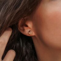 Orecchini a bottone in legno di fragola