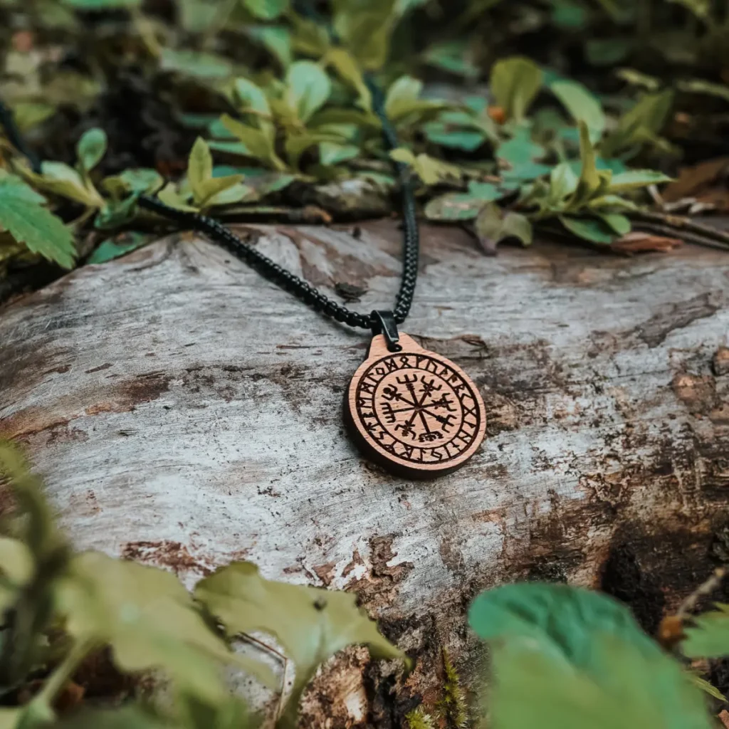 Nuove funzionalità 2 Collana svizzera in legno per uomo, stile vichingo, Vegvisir