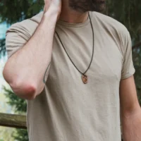 Collana Wild Link in legno svizzero per uomo con moschettone