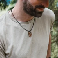 Collana Wild Link in legno svizzero per uomo con moschettone