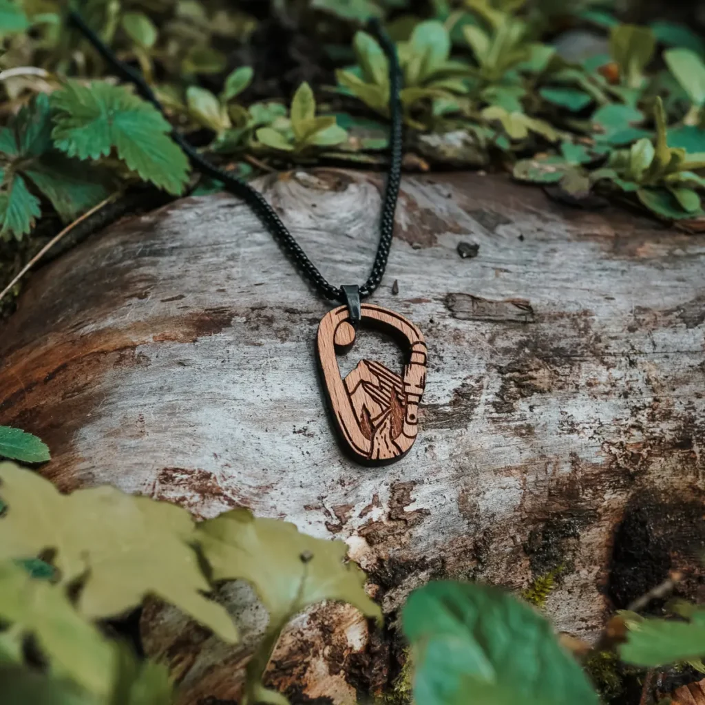 Nuove funzionalità 3 Collana Wild Link in legno svizzero per uomo con moschettone