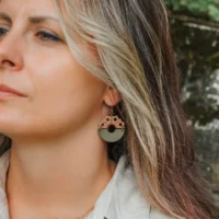 Sundala earrings made of Swiss wood and olive green recycled plastic