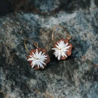 Orecchini a cerchio in legno Polär, ispirati al gelo e al ghiaccio