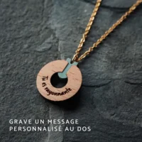Personnalise ton collier au dos avec un petit mot gravé
