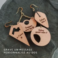 Customizable wooden earrings with engraved message, original jewel made in Switzerland