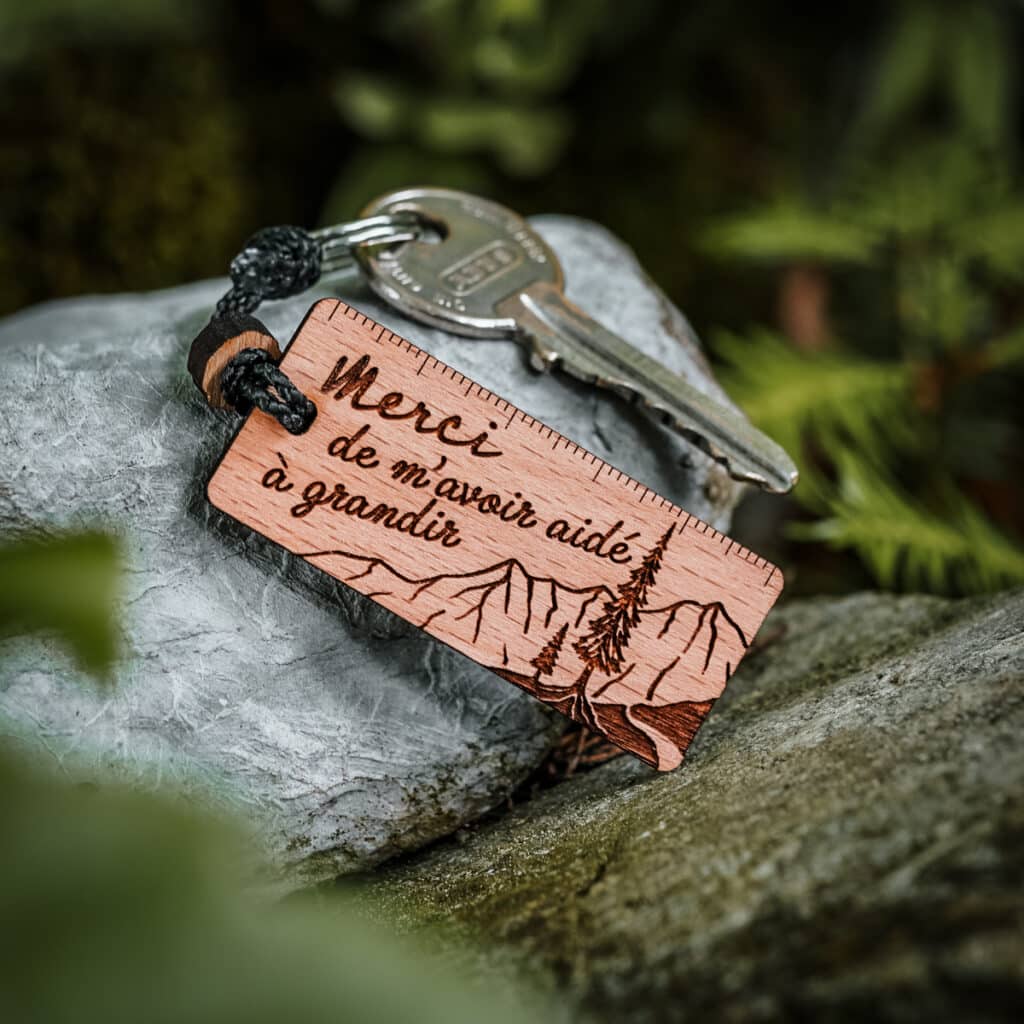 Nouveautés 24 Porte-clés en bois Merci maîtresse