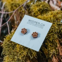 wooden animal paw ear studs - 2 Lightweight, handcrafted paw-shaped earrings – Wooper.ch