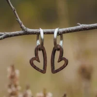 boucles-oreilles-en-bois-luv-7 Boucles d'oreilles en bois Luv, design en forme de coeur, cadeau parfait pour la st-valentin, cadeau mère fille, avec anneaux argentés