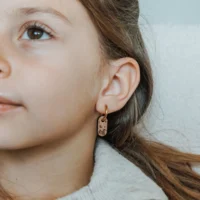 Boucles d'oreilles en bois pour enfant au design de montagne et lune