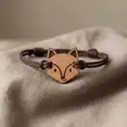 bracelet-en-bois-enfant-rox Bracelet en bois suisse pour enfant Rox au design de renard