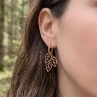 Boucles-oreilles-en-bois-devana-7 Boucles d'oreilles en bois Devana